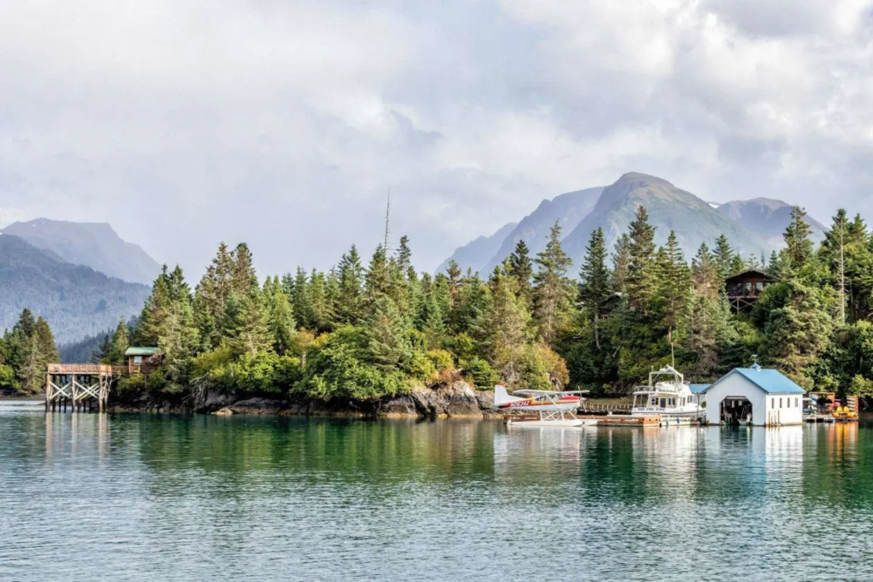 alaska-stillpoint-lodge-dock
